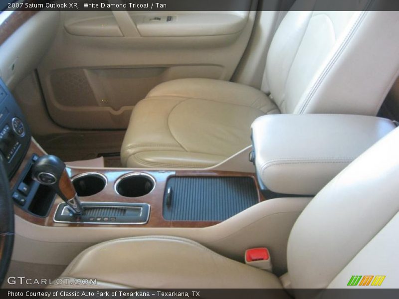 White Diamond Tricoat / Tan 2007 Saturn Outlook XR