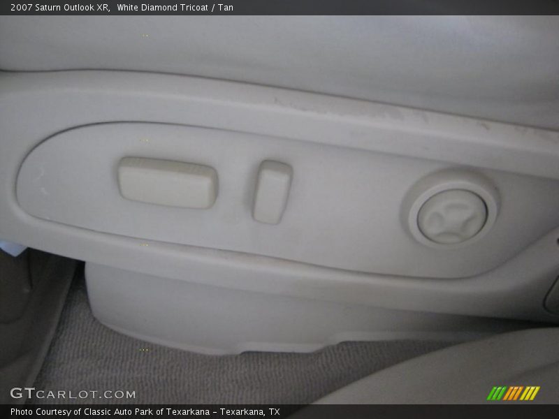 White Diamond Tricoat / Tan 2007 Saturn Outlook XR