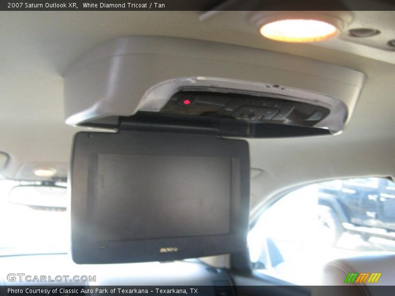 White Diamond Tricoat / Tan 2007 Saturn Outlook XR