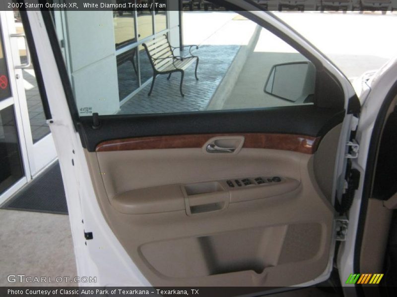 White Diamond Tricoat / Tan 2007 Saturn Outlook XR