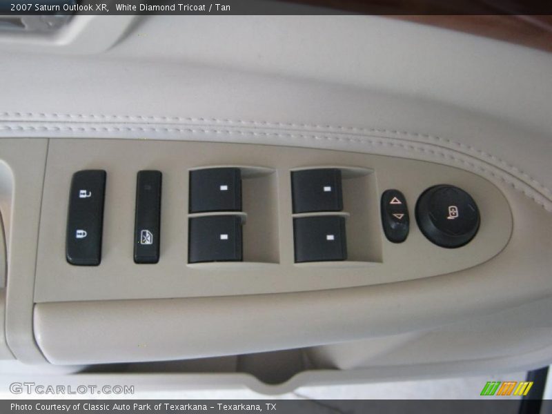 White Diamond Tricoat / Tan 2007 Saturn Outlook XR