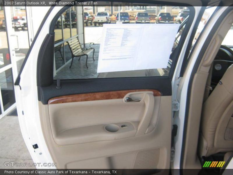 White Diamond Tricoat / Tan 2007 Saturn Outlook XR