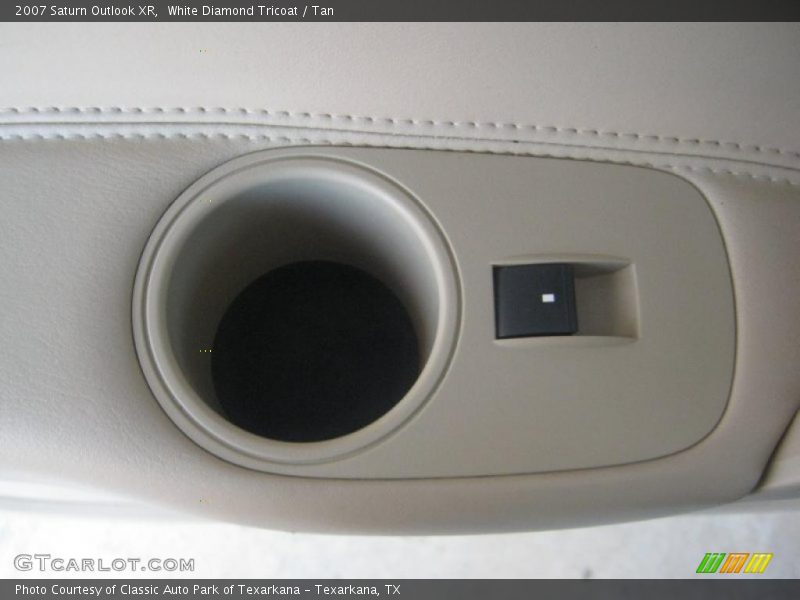 White Diamond Tricoat / Tan 2007 Saturn Outlook XR