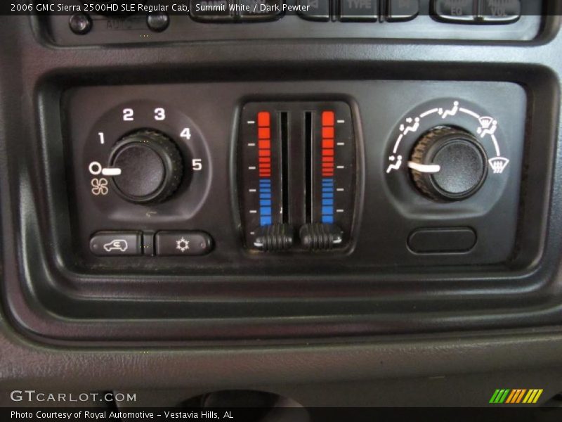 Controls of 2006 Sierra 2500HD SLE Regular Cab