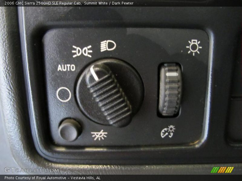 Controls of 2006 Sierra 2500HD SLE Regular Cab