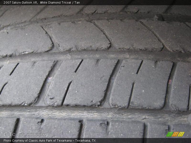 White Diamond Tricoat / Tan 2007 Saturn Outlook XR