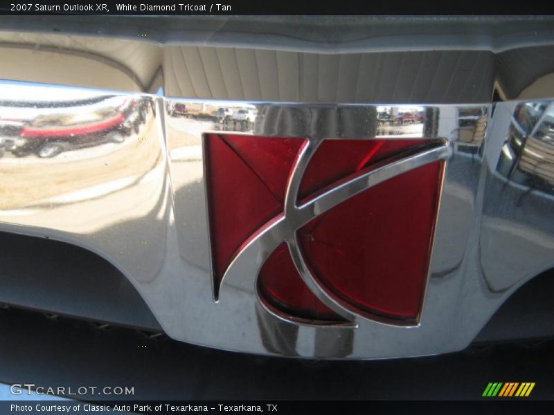 White Diamond Tricoat / Tan 2007 Saturn Outlook XR