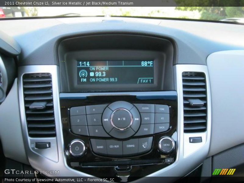 Silver Ice Metallic / Jet Black/Medium Titanium 2011 Chevrolet Cruze LS