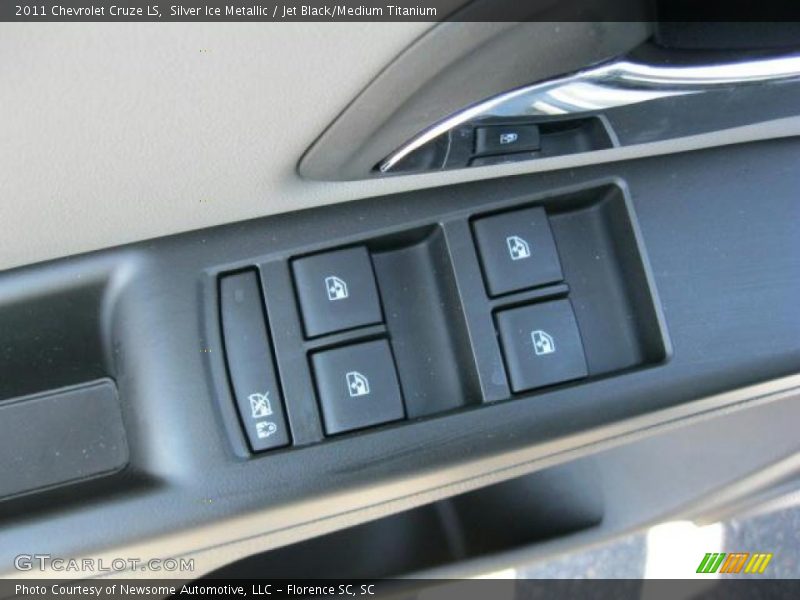 Silver Ice Metallic / Jet Black/Medium Titanium 2011 Chevrolet Cruze LS