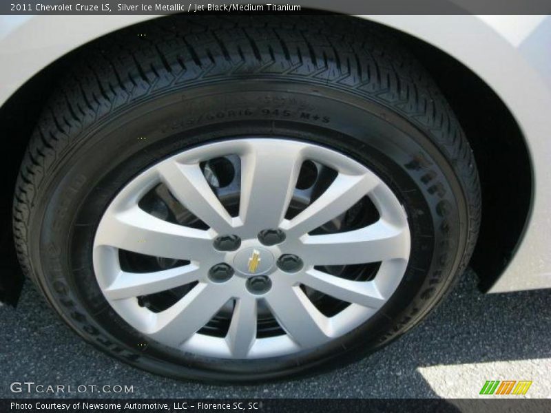 Silver Ice Metallic / Jet Black/Medium Titanium 2011 Chevrolet Cruze LS