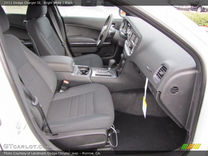 Bright White / Black 2011 Dodge Charger SE