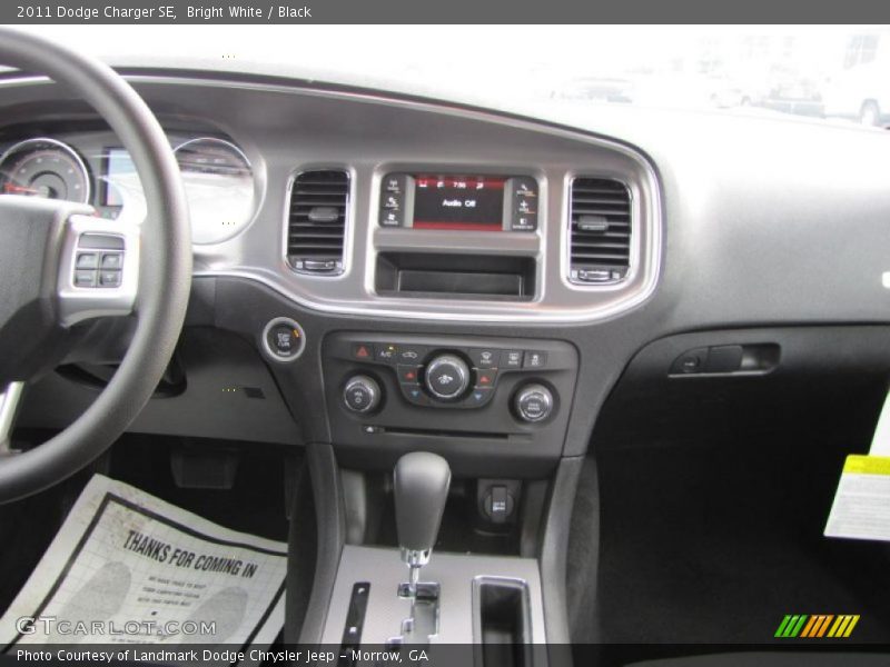 Bright White / Black 2011 Dodge Charger SE