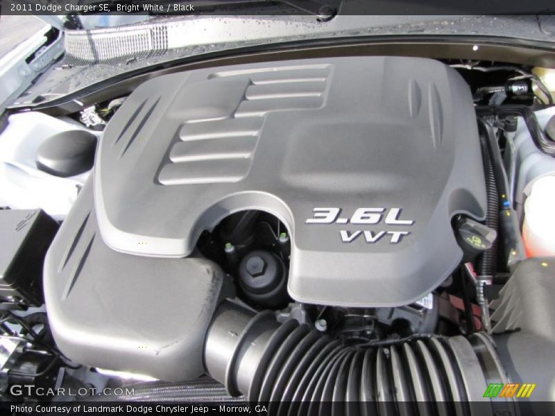 Bright White / Black 2011 Dodge Charger SE