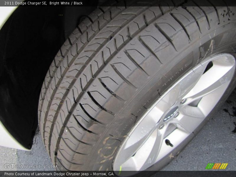 Bright White / Black 2011 Dodge Charger SE