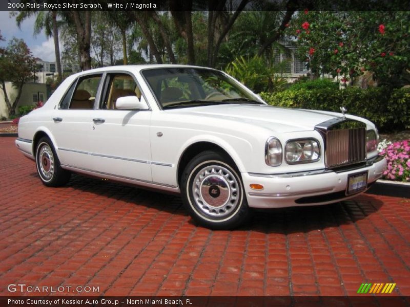 Front 3/4 View of 2000 Silver Seraph 