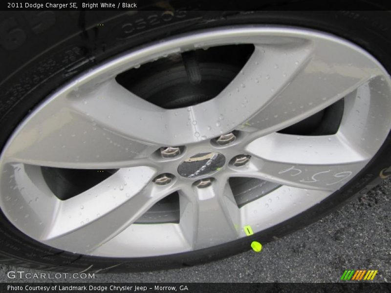 Bright White / Black 2011 Dodge Charger SE