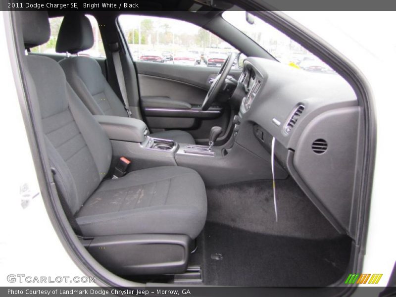 Bright White / Black 2011 Dodge Charger SE