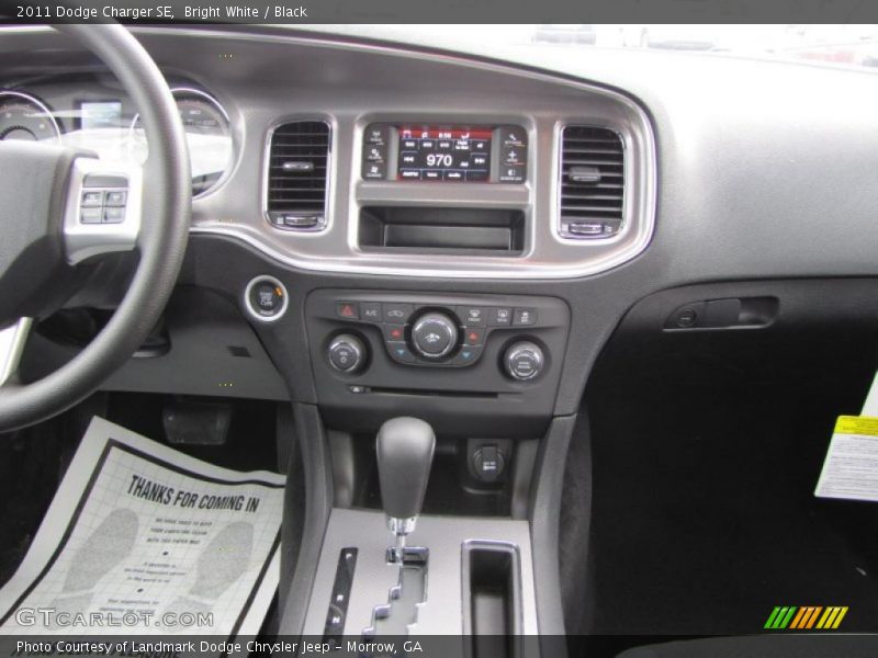 Bright White / Black 2011 Dodge Charger SE