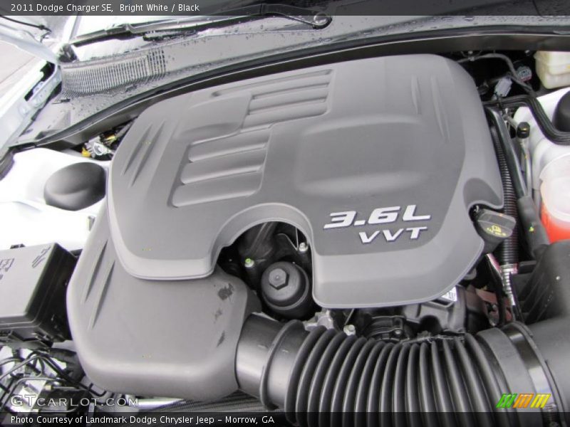 Bright White / Black 2011 Dodge Charger SE