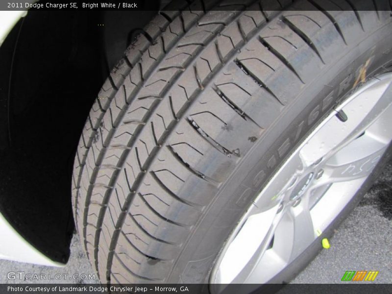 Bright White / Black 2011 Dodge Charger SE