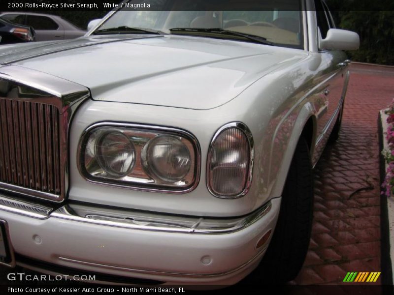 White / Magnolia 2000 Rolls-Royce Silver Seraph