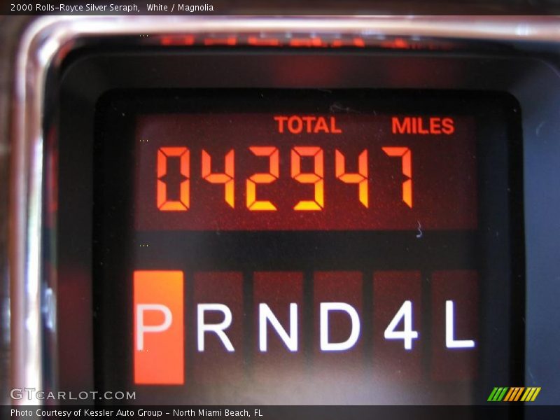 White / Magnolia 2000 Rolls-Royce Silver Seraph