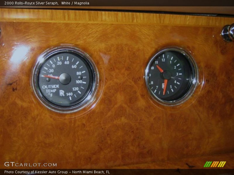 White / Magnolia 2000 Rolls-Royce Silver Seraph