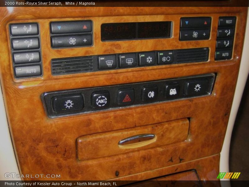 Controls of 2000 Silver Seraph 