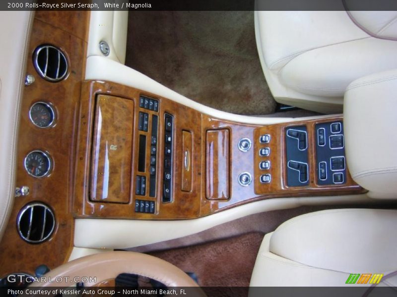 White / Magnolia 2000 Rolls-Royce Silver Seraph
