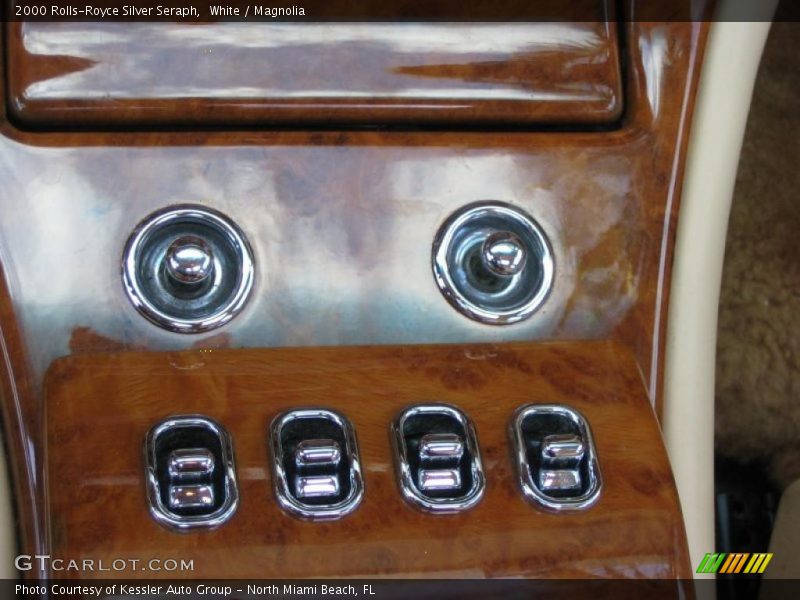 Controls of 2000 Silver Seraph 