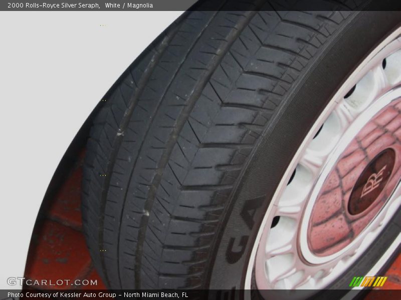 White / Magnolia 2000 Rolls-Royce Silver Seraph