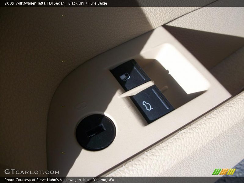 Black Uni / Pure Beige 2009 Volkswagen Jetta TDI Sedan