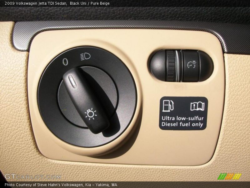 Black Uni / Pure Beige 2009 Volkswagen Jetta TDI Sedan
