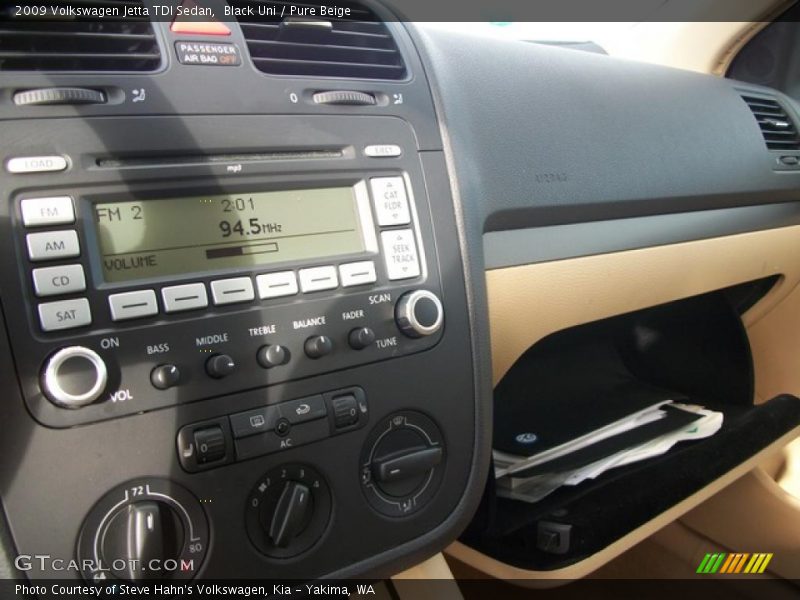 Black Uni / Pure Beige 2009 Volkswagen Jetta TDI Sedan