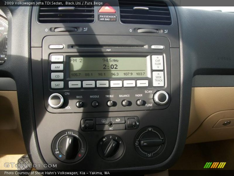 Black Uni / Pure Beige 2009 Volkswagen Jetta TDI Sedan