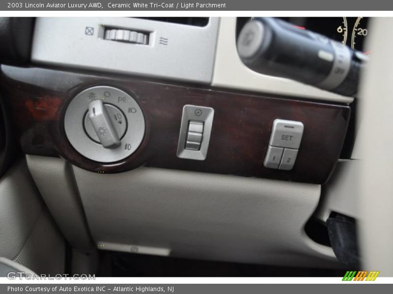 Ceramic White Tri-Coat / Light Parchment 2003 Lincoln Aviator Luxury AWD