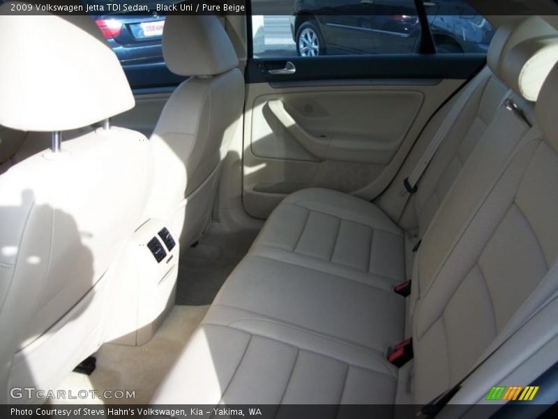 Black Uni / Pure Beige 2009 Volkswagen Jetta TDI Sedan