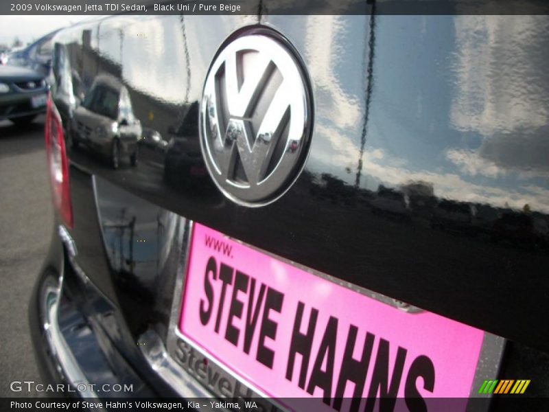 Black Uni / Pure Beige 2009 Volkswagen Jetta TDI Sedan