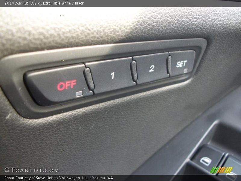 Ibis White / Black 2010 Audi Q5 3.2 quattro