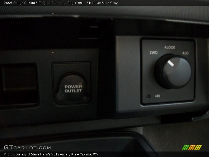 Bright White / Medium Slate Gray 2006 Dodge Dakota SLT Quad Cab 4x4