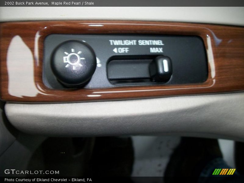 Maple Red Pearl / Shale 2002 Buick Park Avenue