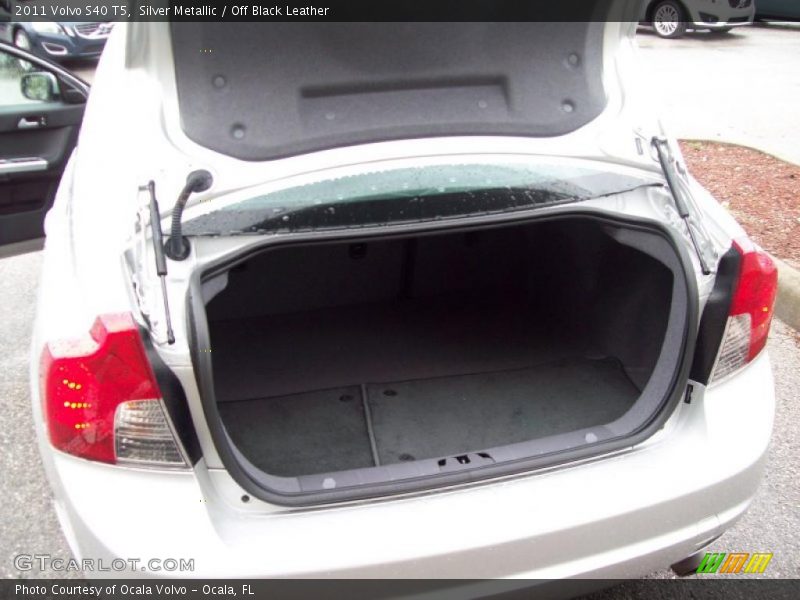 Silver Metallic / Off Black Leather 2011 Volvo S40 T5