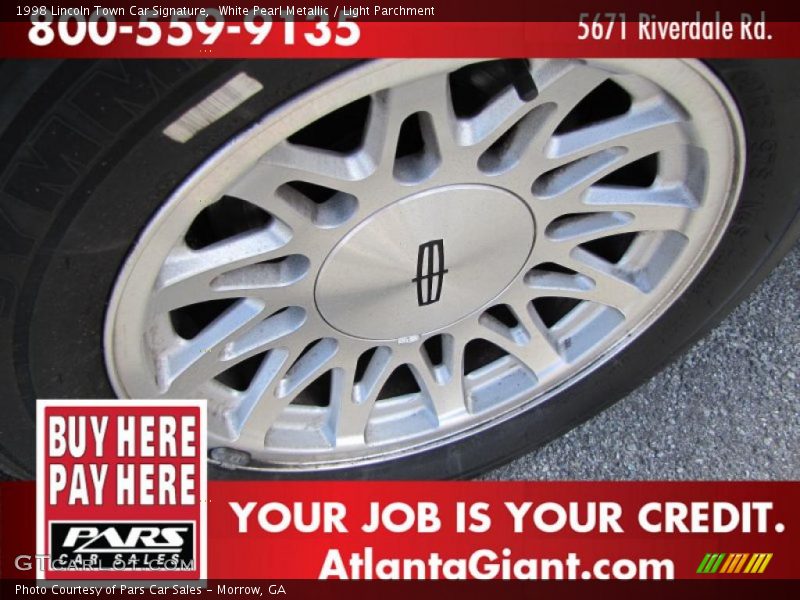 White Pearl Metallic / Light Parchment 1998 Lincoln Town Car Signature