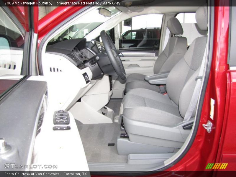  2009 Routan S Aero Grey Interior