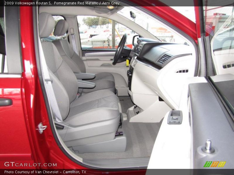  2009 Routan S Aero Grey Interior
