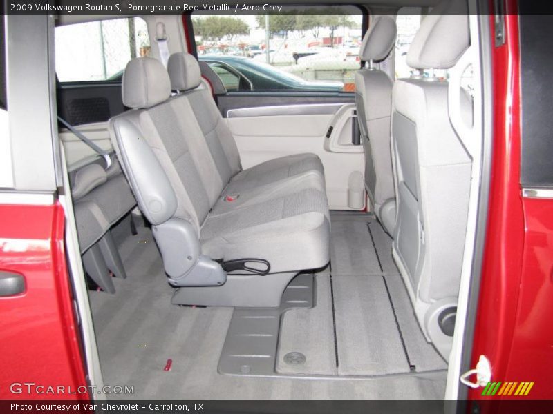  2009 Routan S Aero Grey Interior