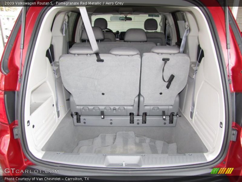  2009 Routan S Trunk