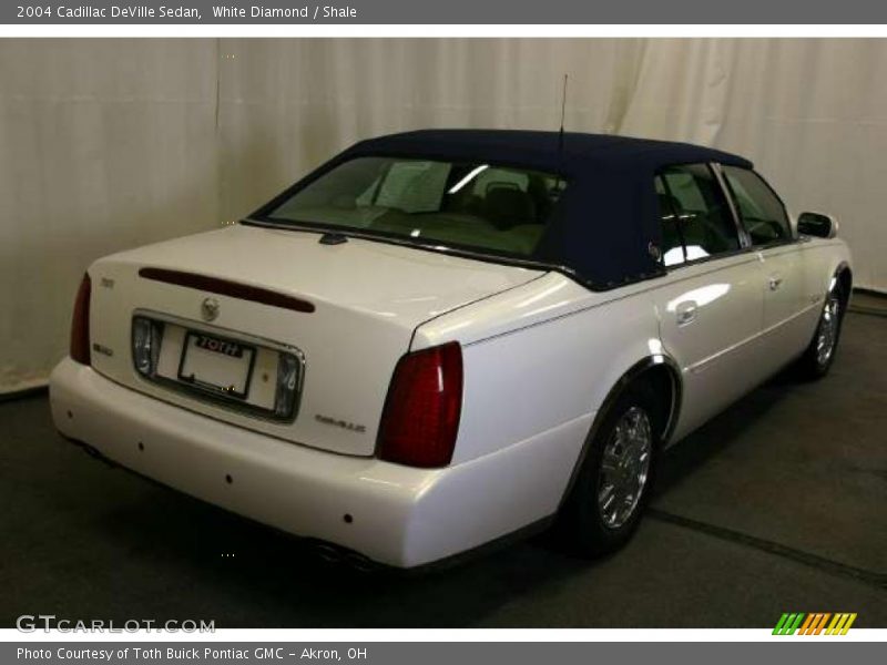 White Diamond / Shale 2004 Cadillac DeVille Sedan