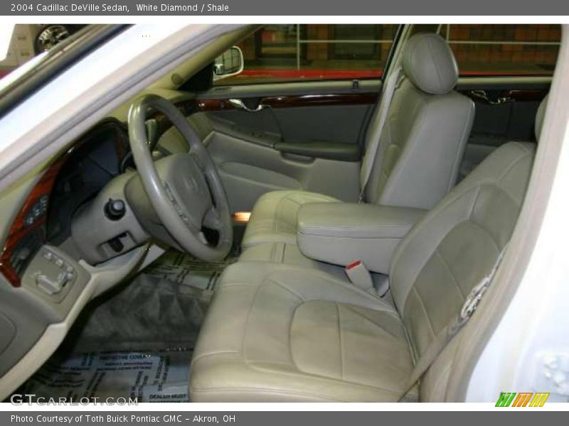 White Diamond / Shale 2004 Cadillac DeVille Sedan