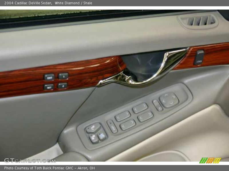 White Diamond / Shale 2004 Cadillac DeVille Sedan